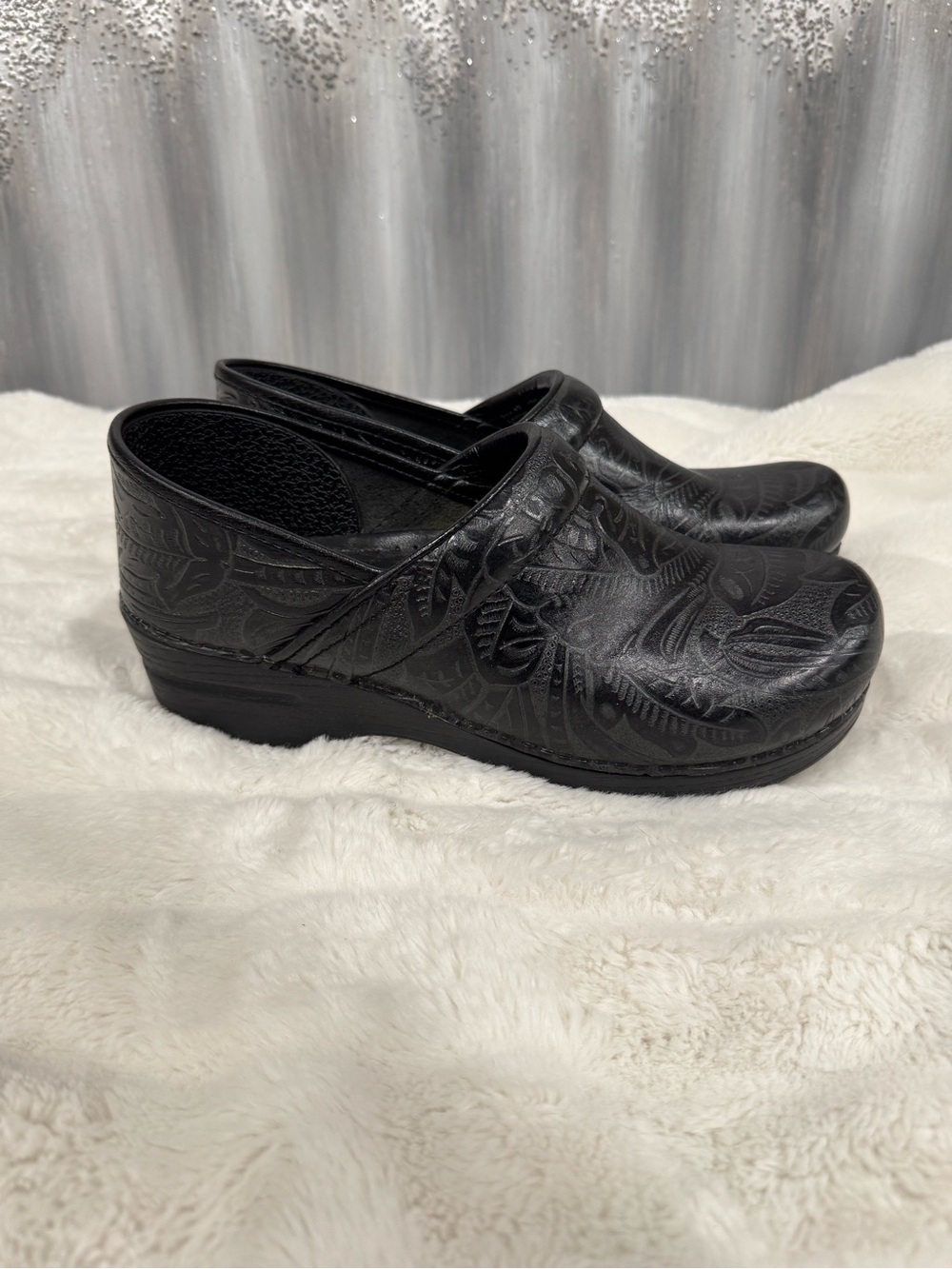 Dansko Professional Tooled Black Clog With Design - Picture 6 of 9